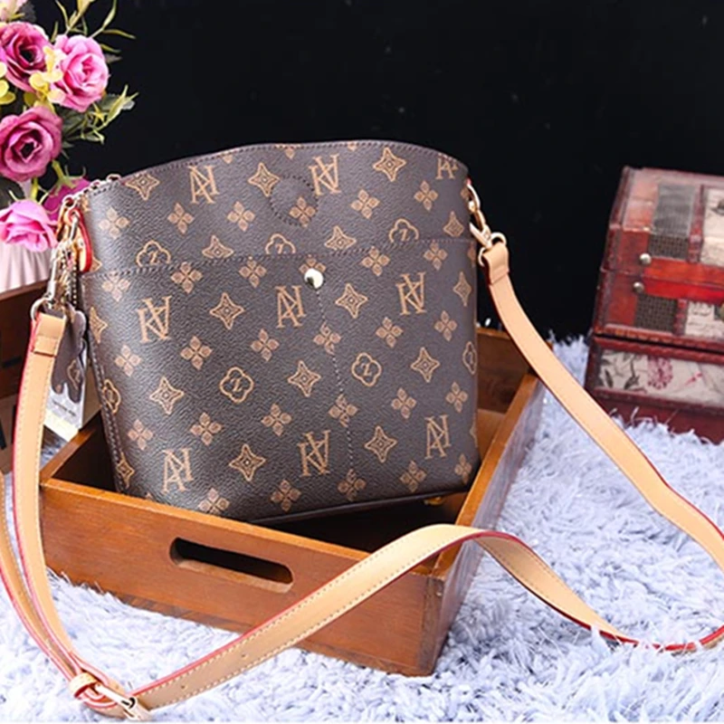 

Genuine Leather Simple Bucket Bag for Women 2021 New Trend Single Shoulder Messenger Bags Ladies Fashionable Purses and Handbags