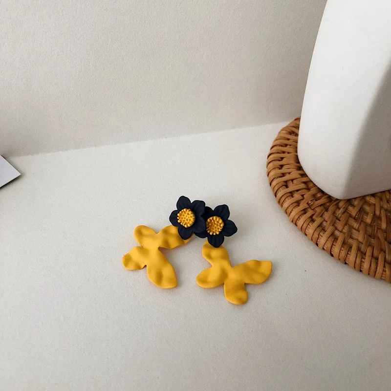 

Korean Fashion Girl Butterfly Earrings Geometrical irregular Flowers Stud Earrings for women Aesthetic Jewelry Making