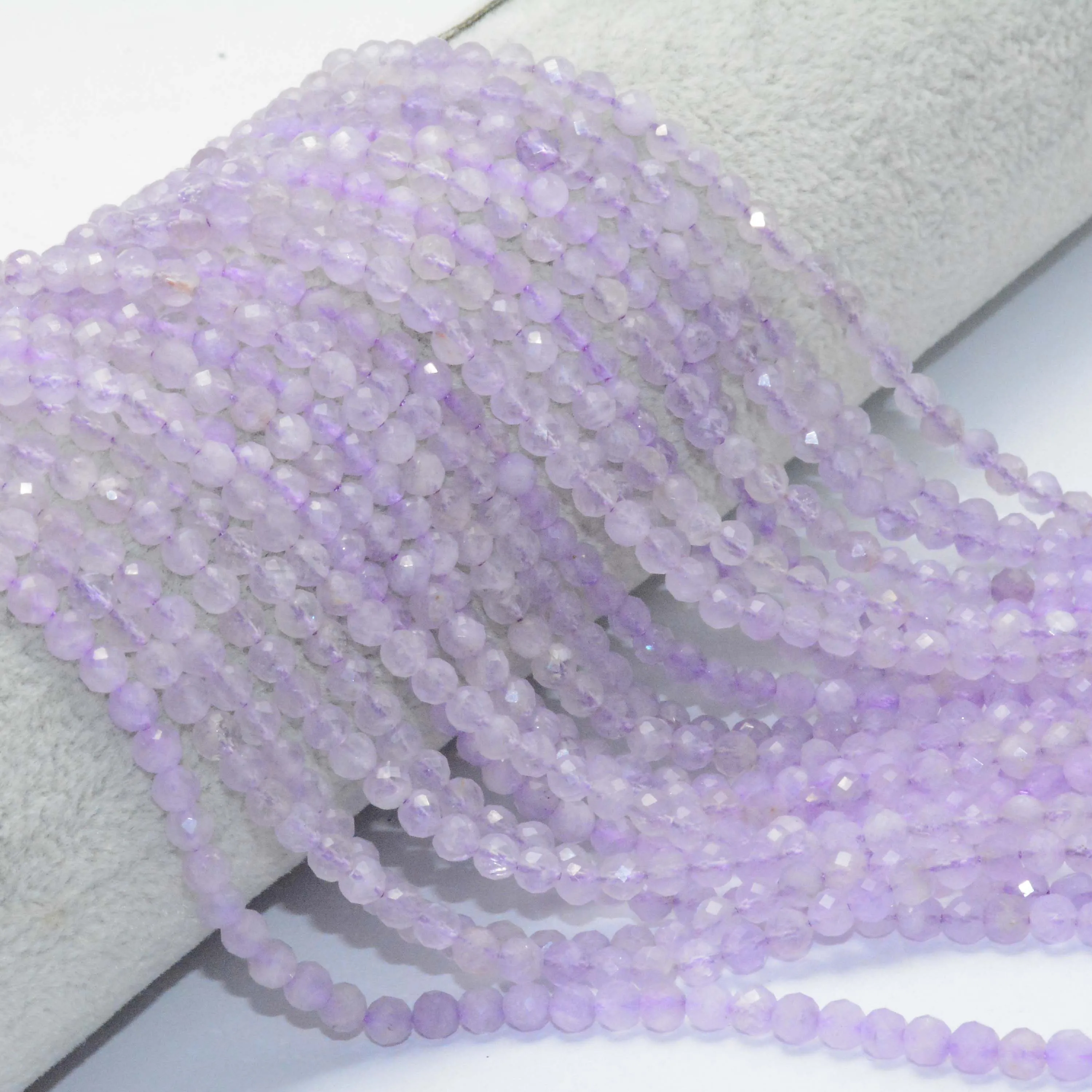 Граненые круглые бусины из натурального лавандового аметиста 4 мм | Украшения и