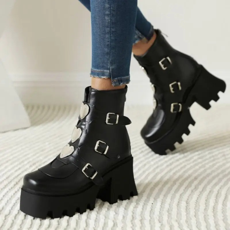 

KemeKiss 2022, , , 35-43