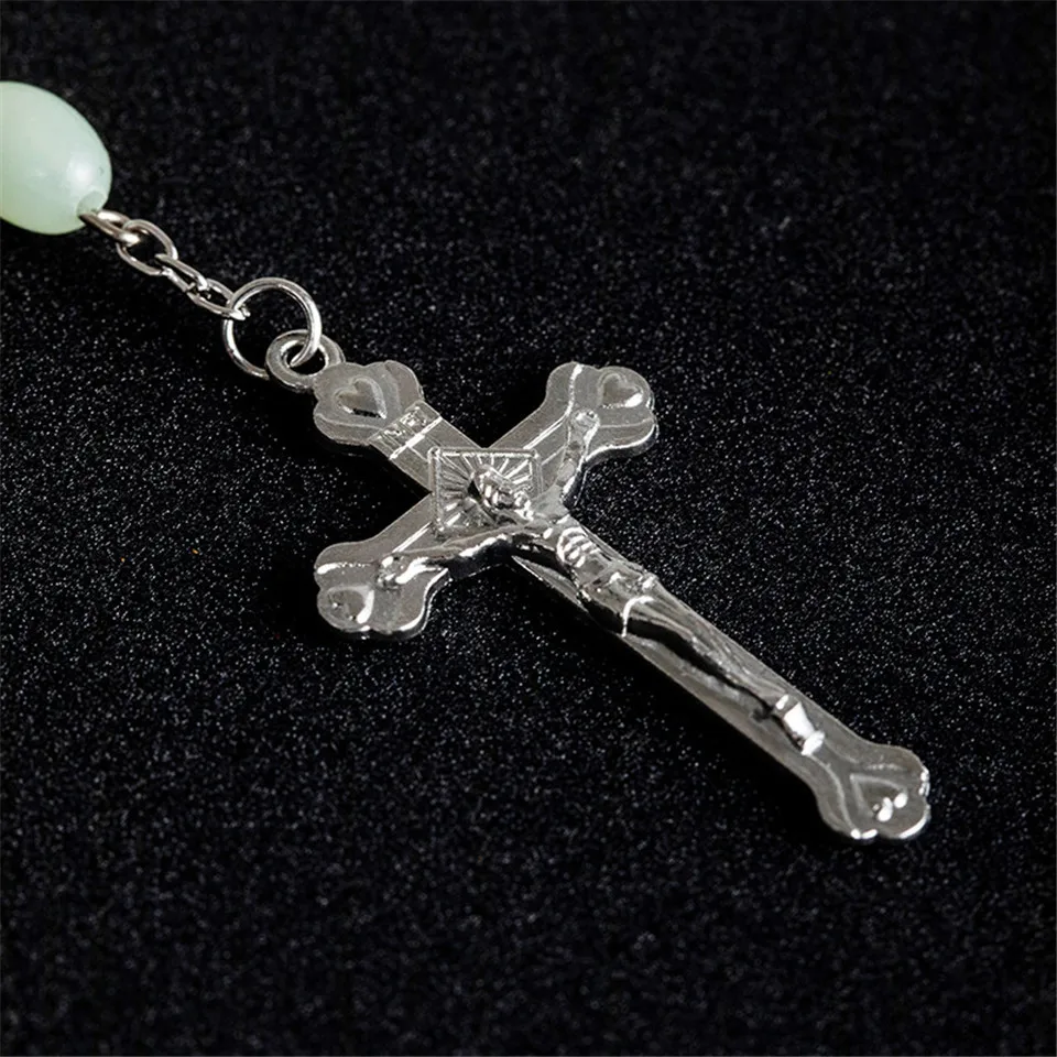 

Christian Jesus Virgin Mary Cross Resin Pendant Necklace for Men Women Glow At Night Luminous Noctilucence Necklaces Jewelry