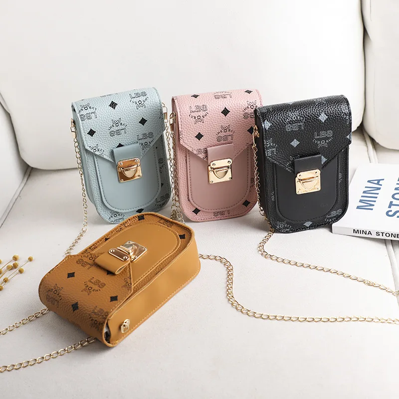 

2021 New Korean Letter Printed Shoulder Bag Fashion Casual Lady Diagonal Small Square Bag Mobile Phone Coin Purse Wholesale