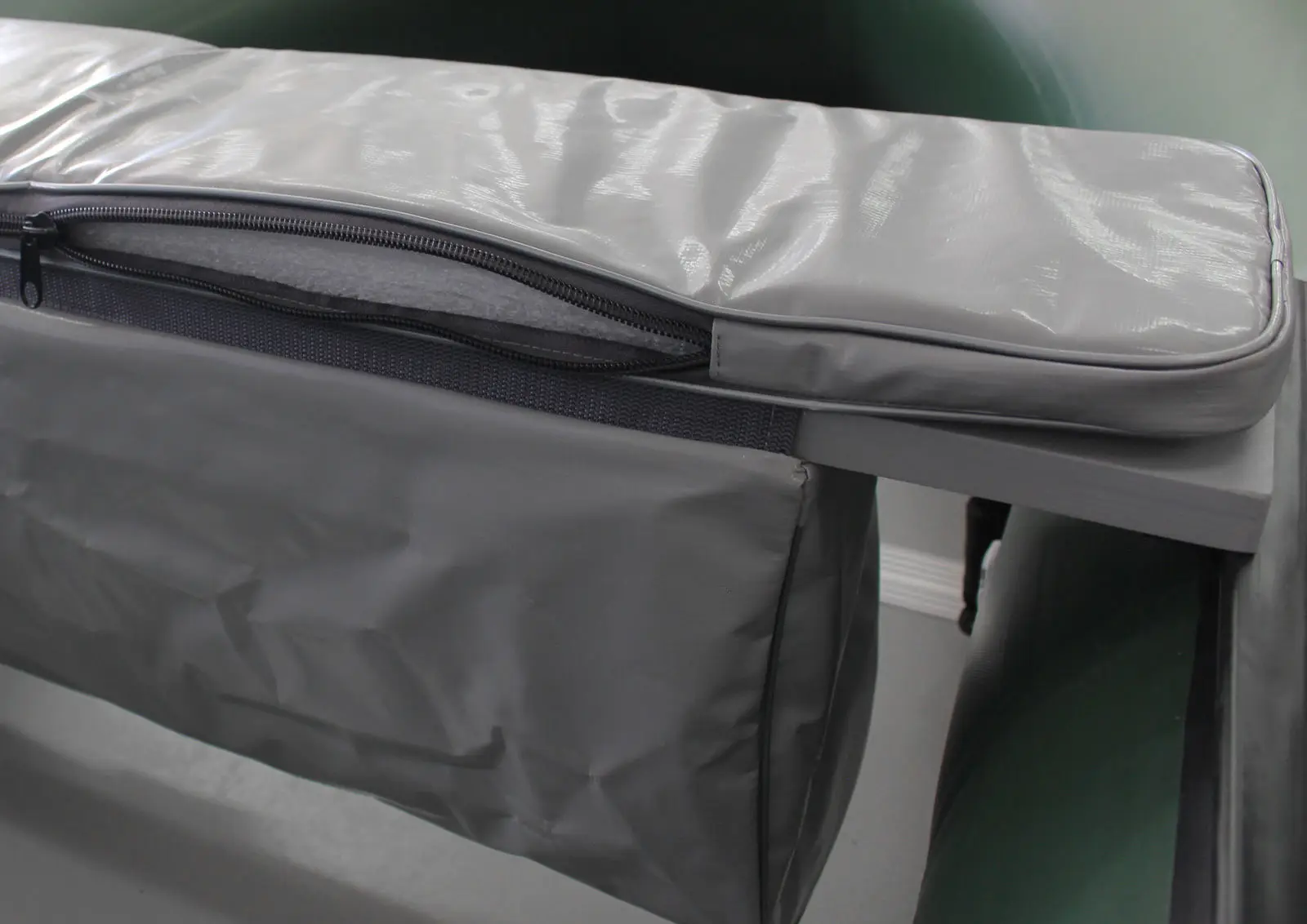 Сумка на сиденье с мягкой вставкой ПВХ 940х240х650 мм sumka_pvkh_240 |