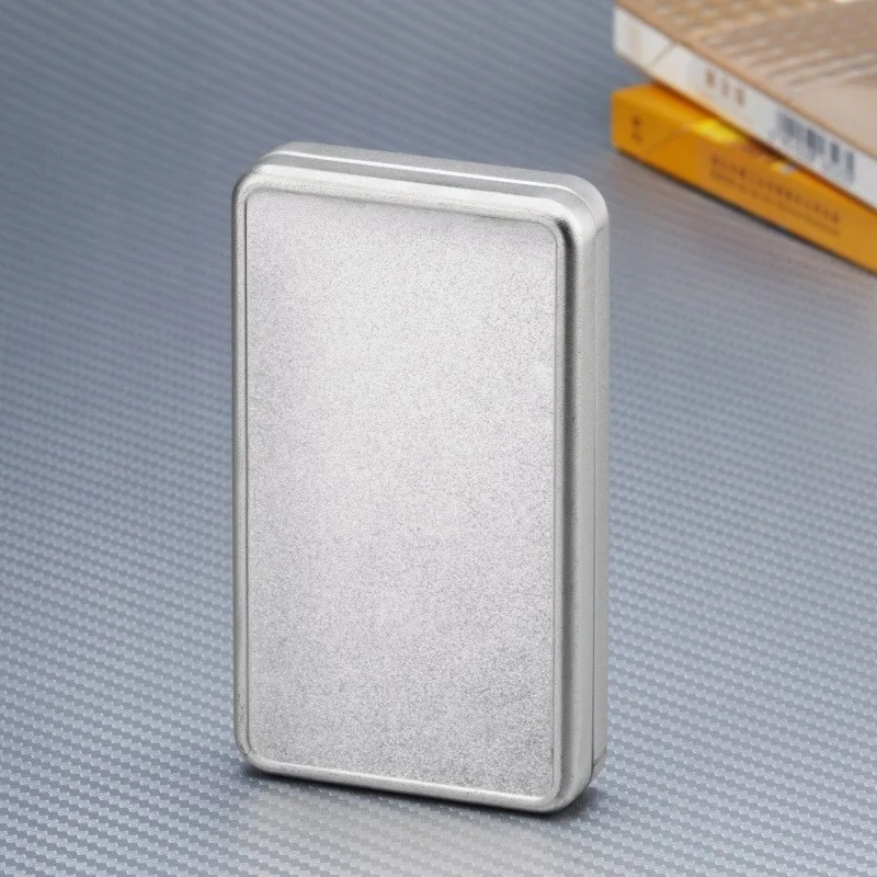 

Zinc Alloy Rechargeable Cigarette Case with 20 Small Cigarettes Thin Cigarette Case with Rechargeable Lighter Metal cigar Case