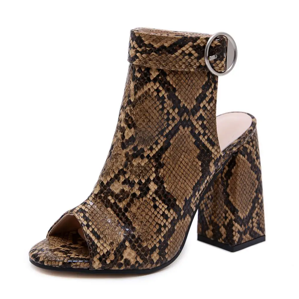 Новинка 2020 года сезон весна-лето Модные женские босоножки из змеиной кожи на не