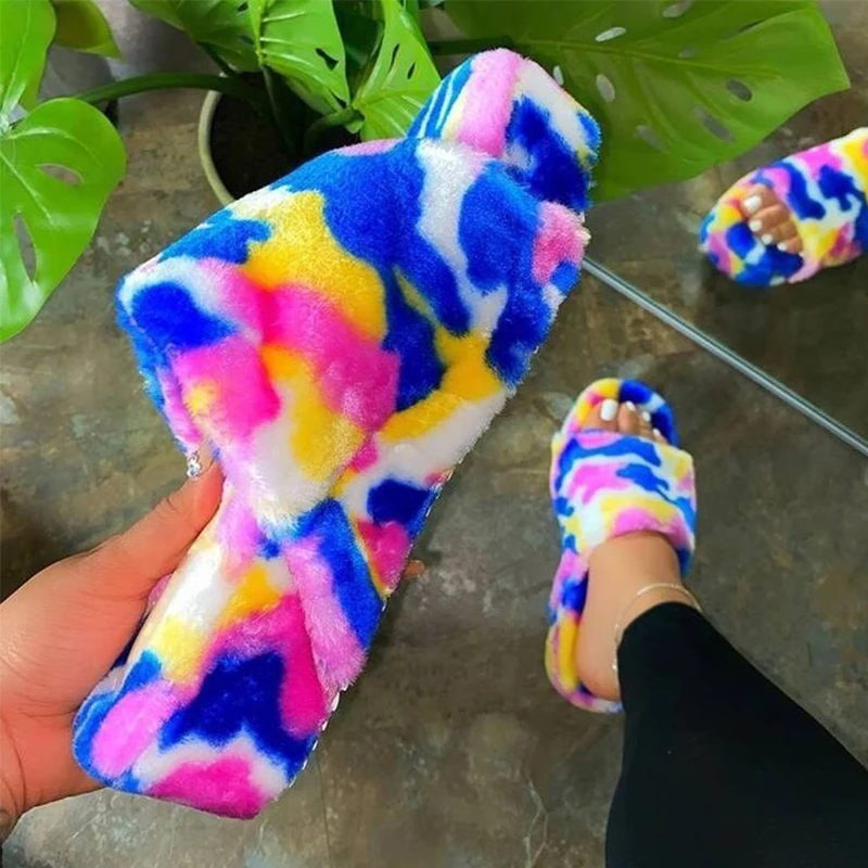 Женские меховые шлепанцы теплые тапочки на толстой подошве с принтом граффити