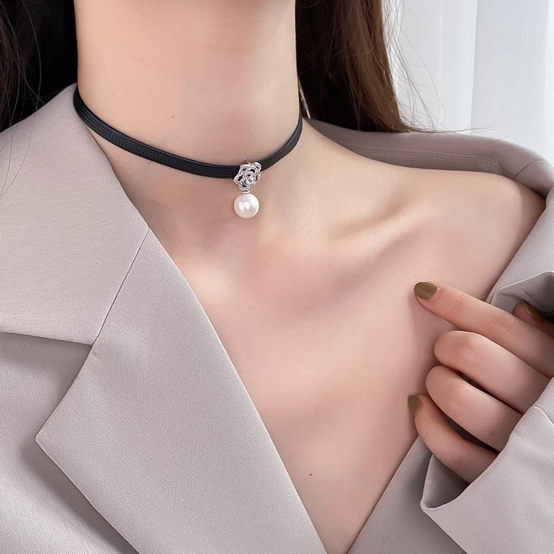 

Choker Collar Female Imitation Pearl Necklace Neckband Clavicle Chain Short Neck Accessories Necklace Pendant Single Fashion