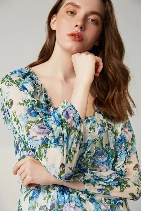 Женский пляжный комбинезон с оборками белый V-образным вырезом длинным рукавом и