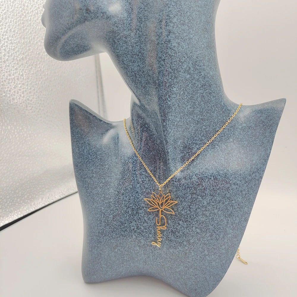 LUER Custom Flower Name Necklace/Personalized Stainless Steel Pendant Gold Flower Name Charm Necklaces/Customized Nameplate Gift