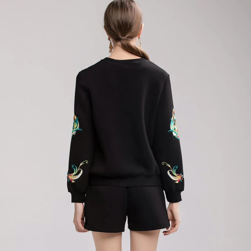

2020 AUTUMN ROUND NECK EMBROIDERED SWEATSHIRT & SHORTS SET