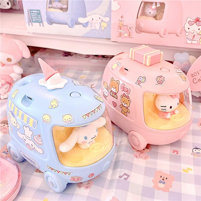 

2021 японский Sanrio Cinnamoroll Hellokittys милый мини двухслойный автобус Рабочий стол ночсветильник увлажнитель аниме плюшевые игрушки для девочки