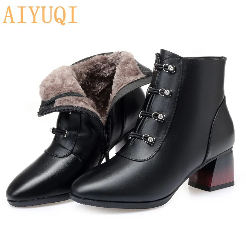 Black fluff AIYUQI; Новинка года; модные женские ботинки; короткие ботиночки из натуральной кожи; Свадебная женская обувь; ботильоны для женщин на платформе; Цвет Красный - Цвет: Black fluff