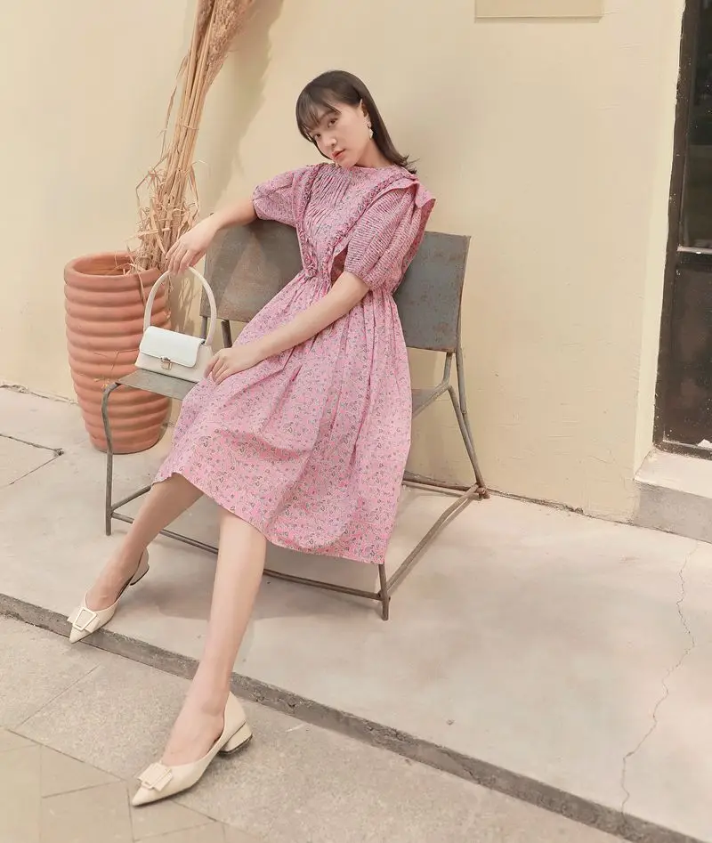 Женская короткая рубашка с круглым вырезом рукавами-фонариками и оборками