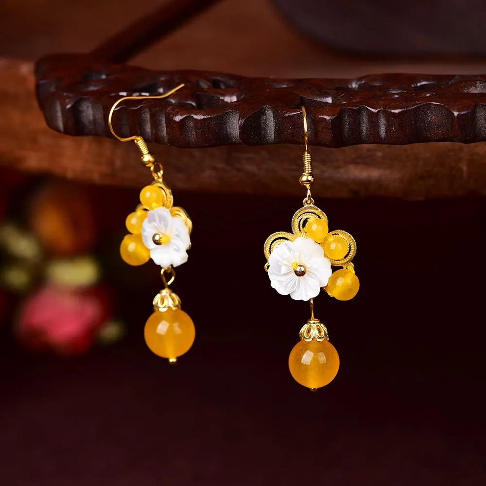 Темпераментарные маленькие свежие желтые серьги-подвески с кристаллами личные