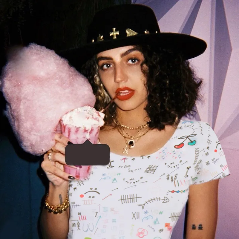 Женская уличная футболка Chicology белая с принтом эстетичный укороченный Топ для