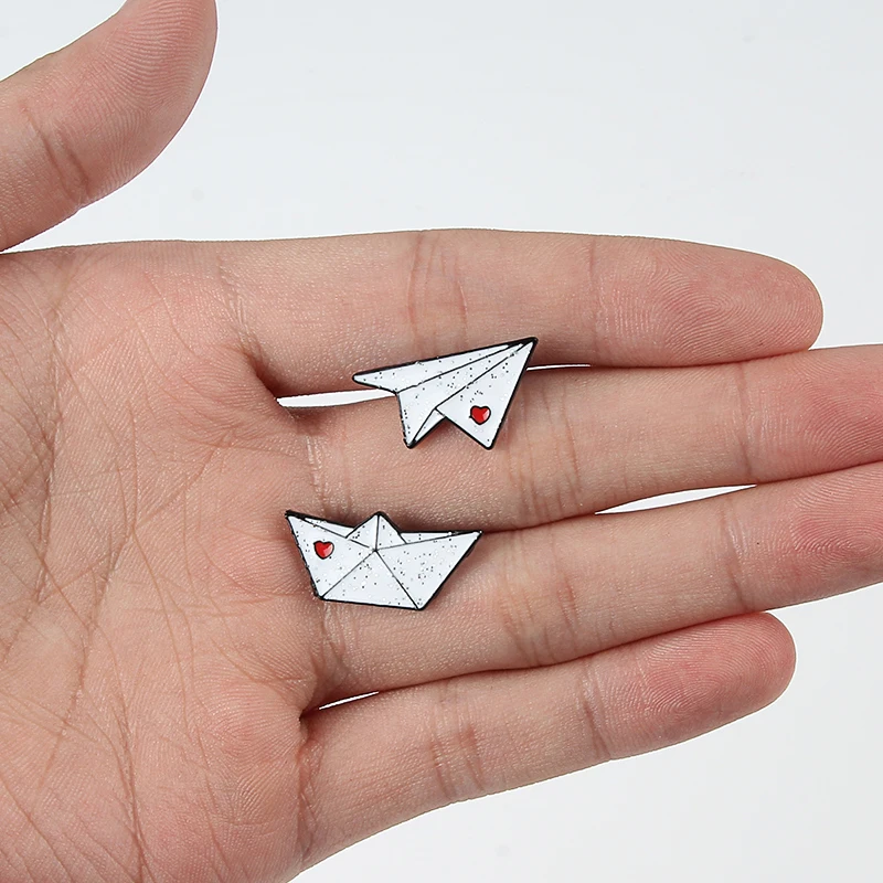 Fashion Simple Paper Plane Boat Enamel pin Love Metal Cute Lapel Badge Brooches Trendy Kids Costume Mini Jewelry Gift | Украшения и
