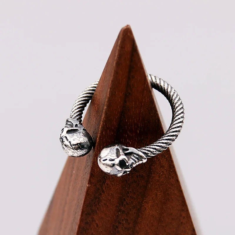 Мужское и женское кольцо с двойным черепом регулируемое черного цвета из 100%