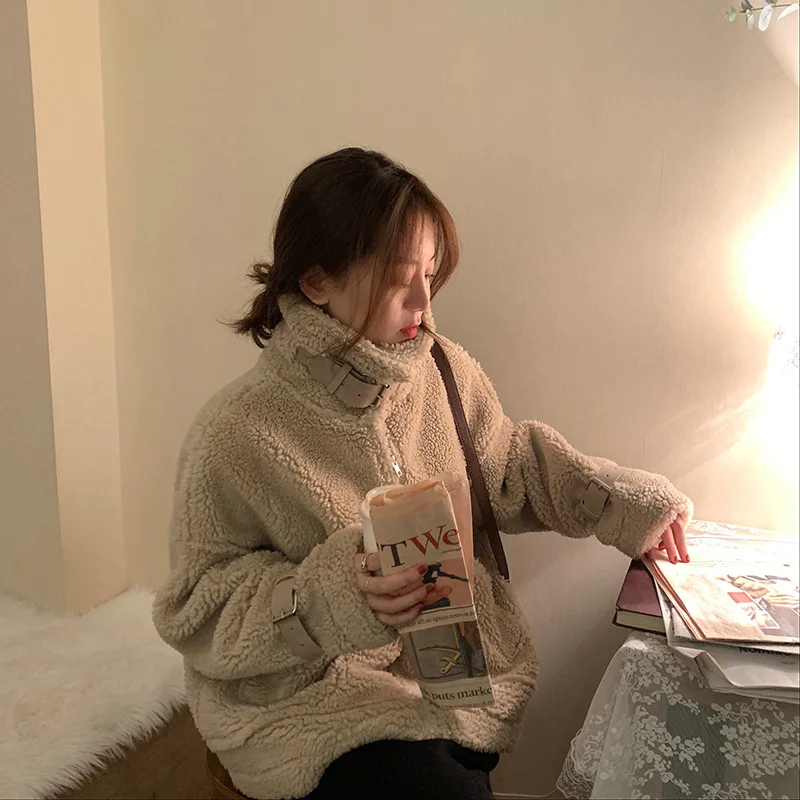 Женское короткое пальто из комбинированной замши 2019 зимнее теплое овчины