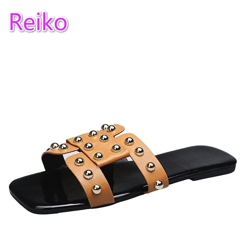 

Сандалии женские, лето 2021, женские шлепанцы на плоской подошве с заклепками и плетеным ремешком, модные, квадратные, палец ноги, наружный, по...