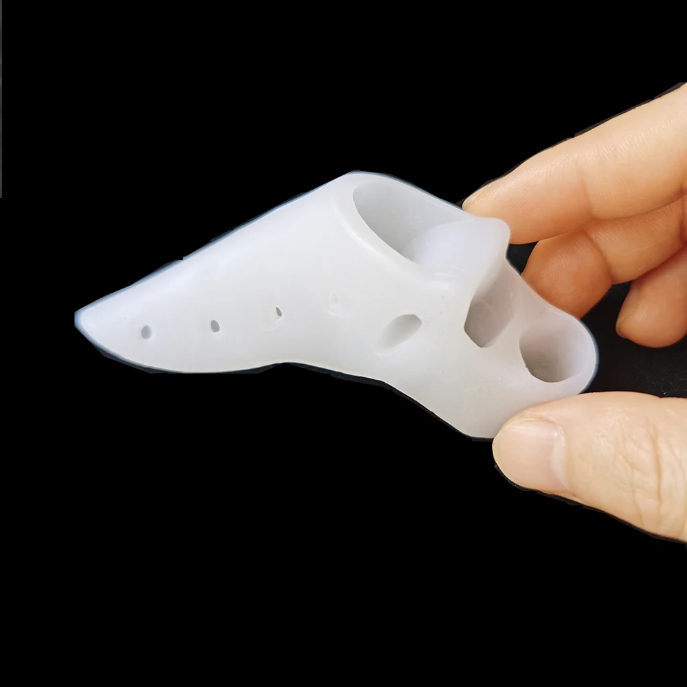 

1 Pair Silicone Toe Separator Soft Foot Hallux Valgus Straightener 3 Holes Toe Protector Bunion Corrector Health Foot Care Tool