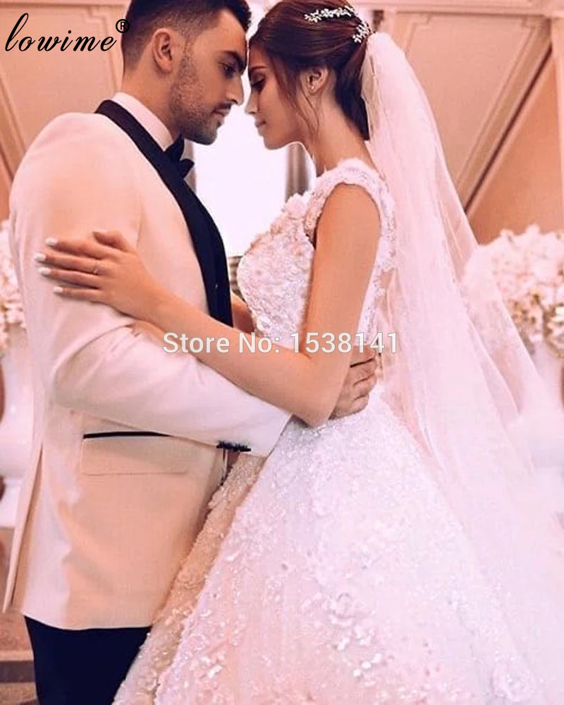 Белые кружевные свадебные платья принцессы трапециевидной формы без рукавов