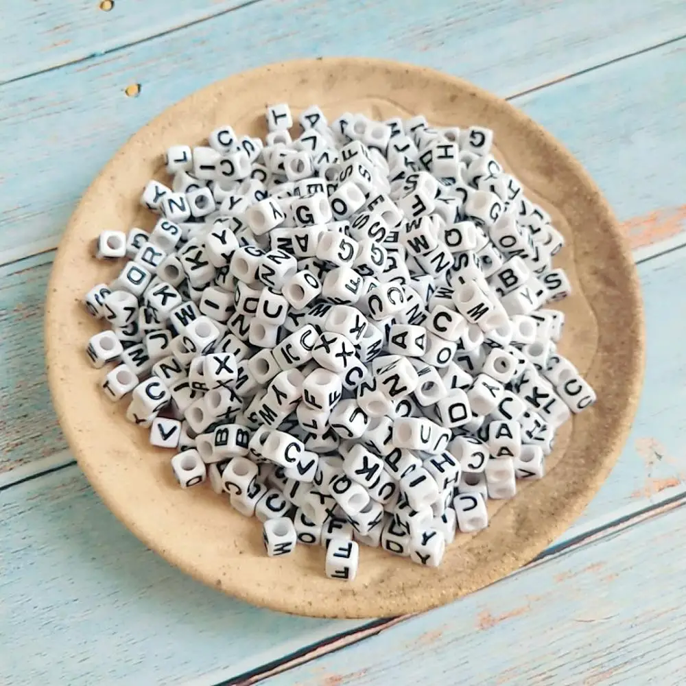 6*6 мм белые с черными инициальными акриловыми буквами бусины 100 шт. большим