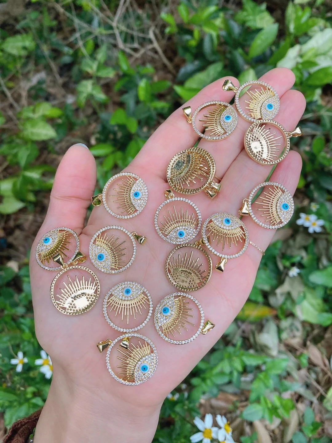 

10Pcs Gold Plated Golden Eyelashes Blue Shell Turkey Eyes Hollow Round Charm Pendant Making Necklace