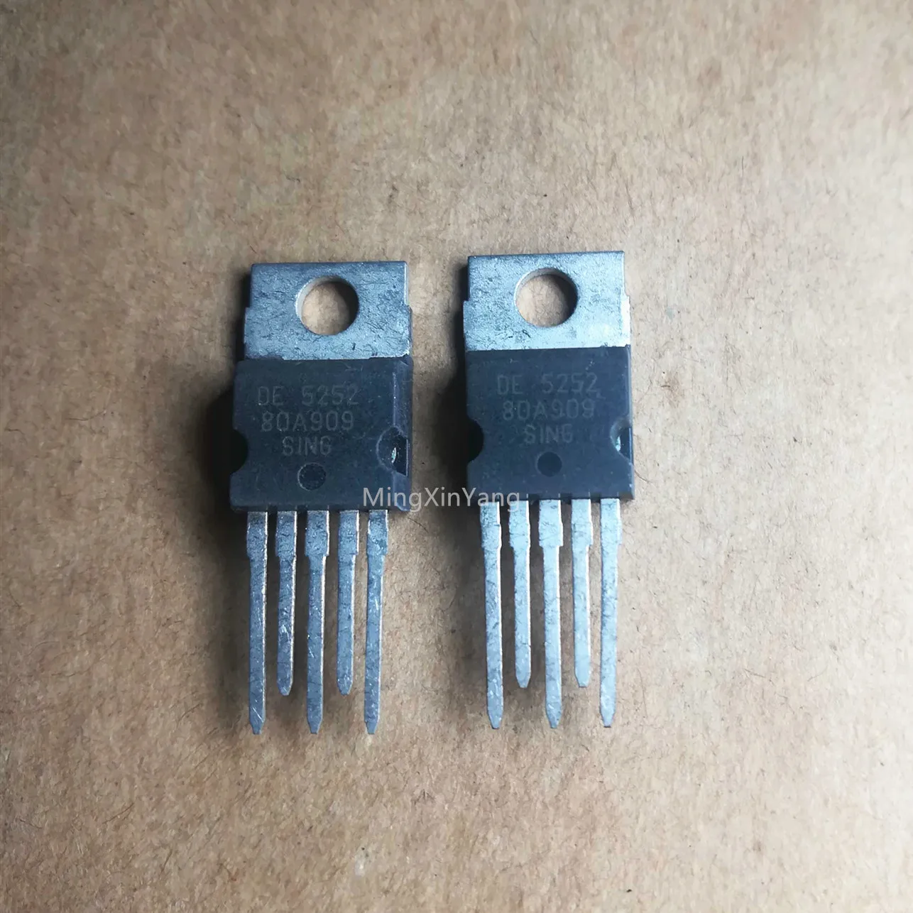 

5PCS DE5252 TO-220 IC chip for Regulated Power Management Integrated Circuit