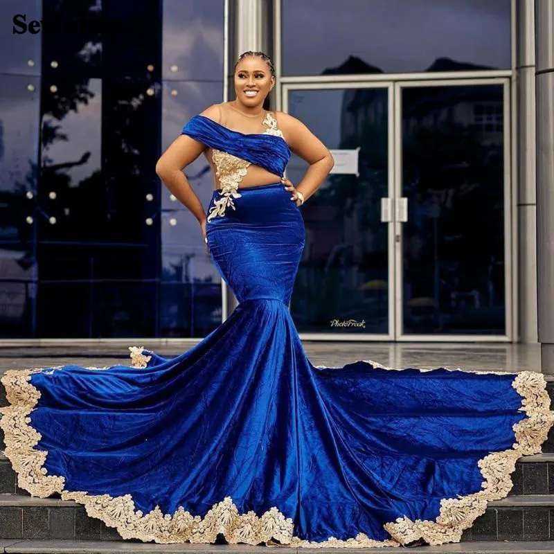 

Sevintage Royal Blue Mermaid Velvet Evening Dresses Appliques Lace IProm Gowns Illusion Tulle Plus Size Party Dress 2021