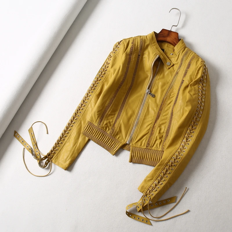 Женская кожаная байкерская куртка в стиле панк Черная с вырезами на рукавах