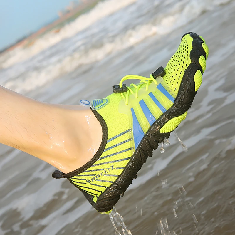 

New Water Shoes Sneakers Men Camouflage Aqua Shoes Beach Barefoot Upstream Shoes Seaside Footwear Male Outdoor Sport Socks