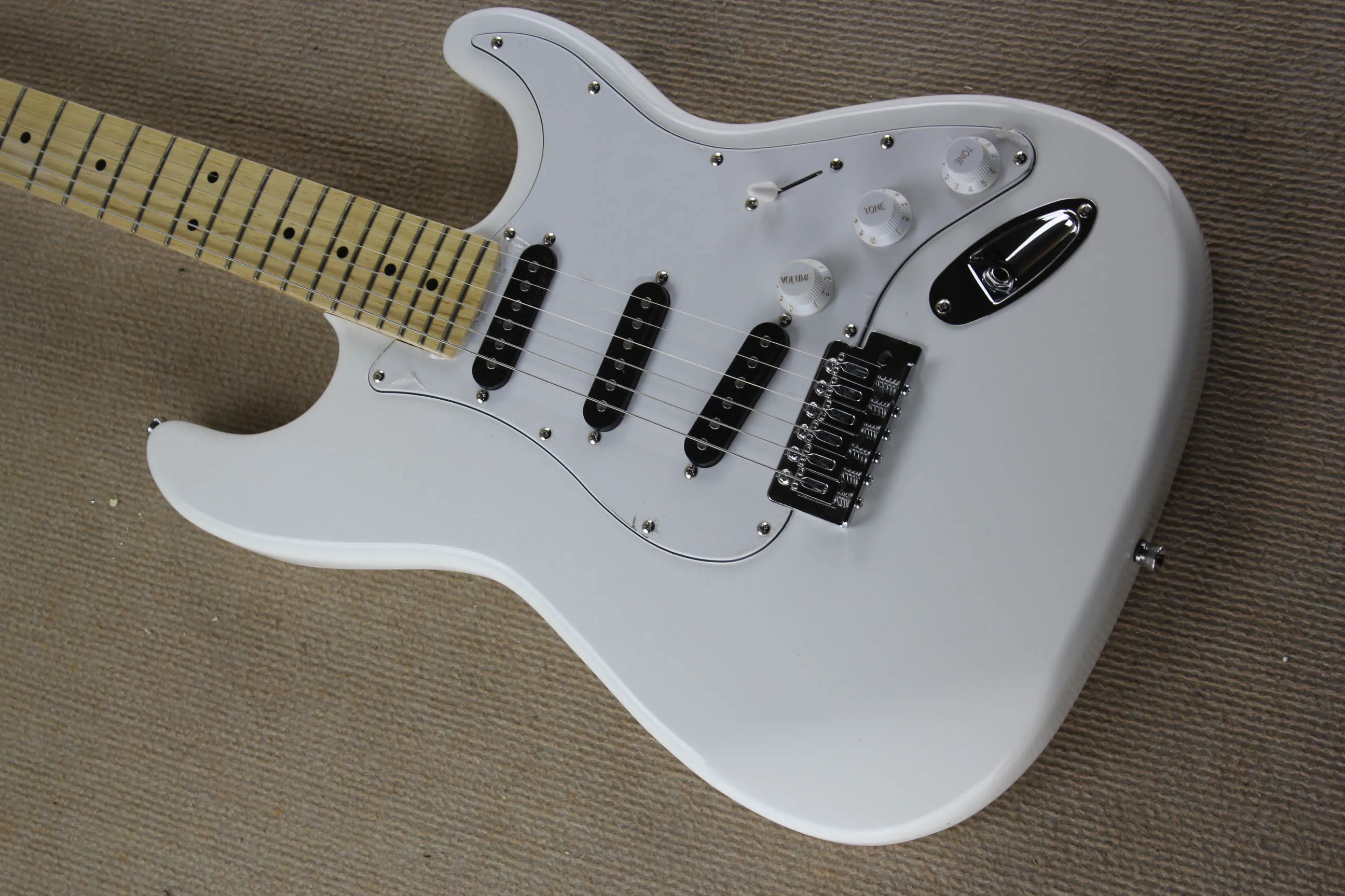 

Factory store white body black pickups maple neck fretboard ST 6 strings electric guitar guitarra