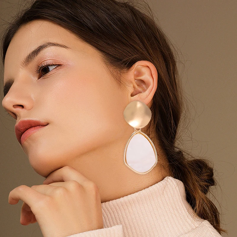 

HOCOLE Fashion Gold Acrylic Drop Earrings For Women 2019 Korean Geometric Round Heart Dangle Earring Wedding Jewelry Wholesale