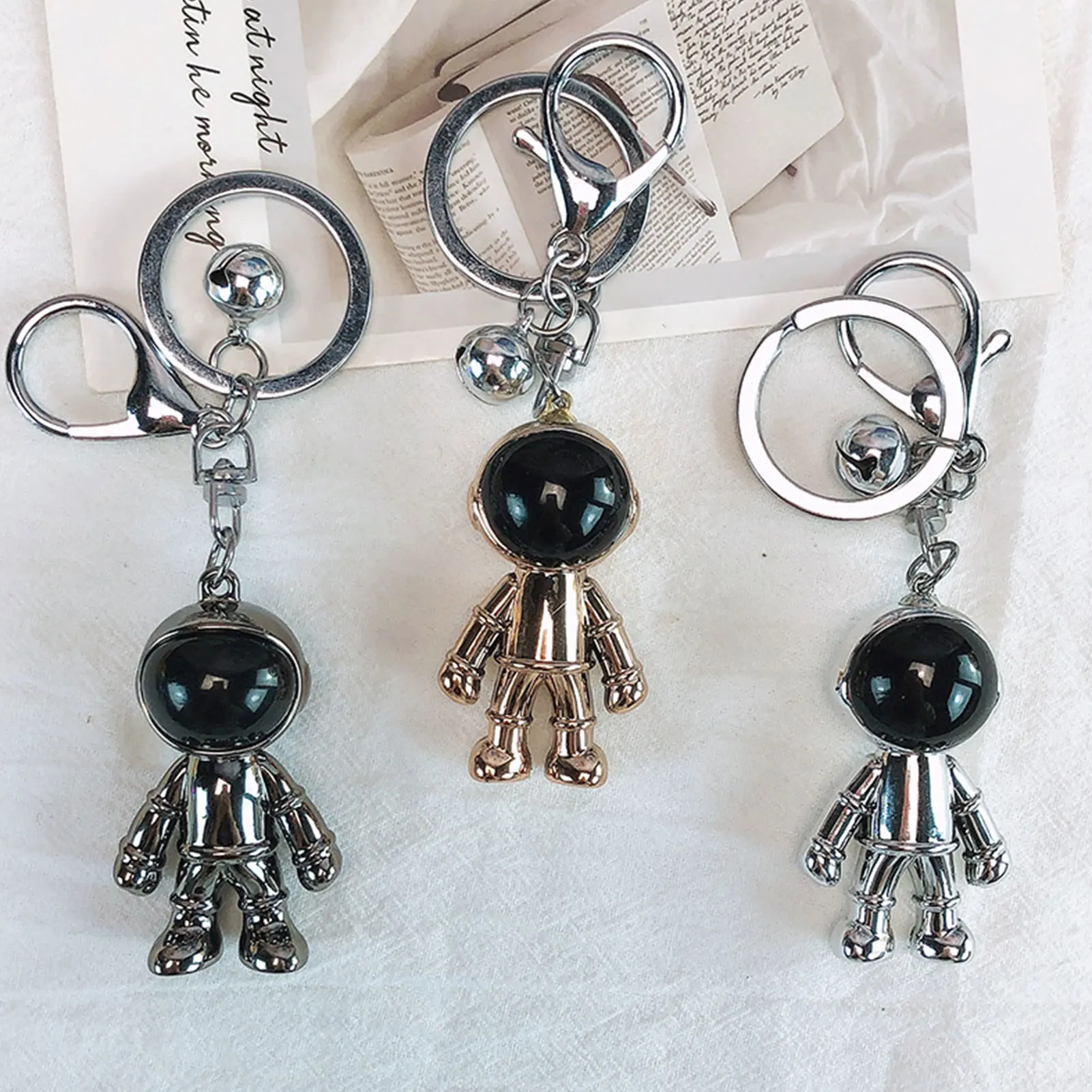 

Creative Car Space Robot Keychain Aluminum Alloy 3D Astronaut Keychain Auto Key Ring Pendant For Car Interior Gorgeous