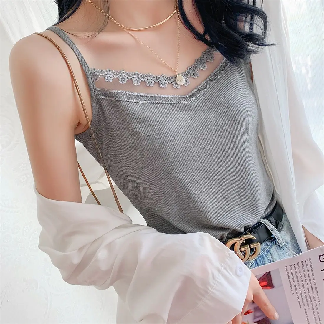 Майка женская из искусственного шелка с V-образным вырезом без рукавов | Женская