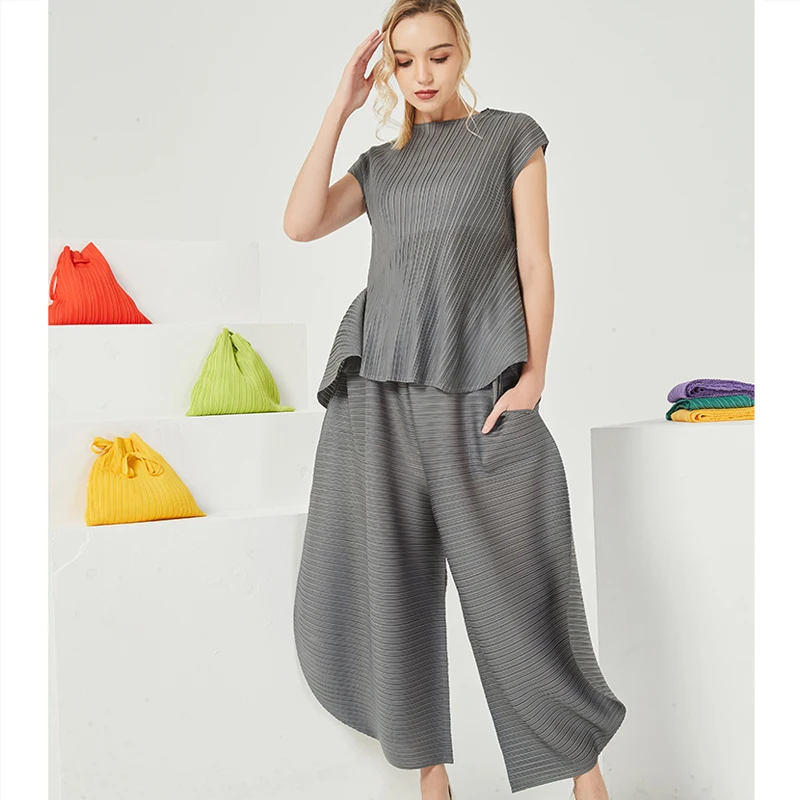 2020 summer women's sleeveless T-shirt set Miyak fold Large size slim temperament vest casual wide-leg pants two-piece suit Tied