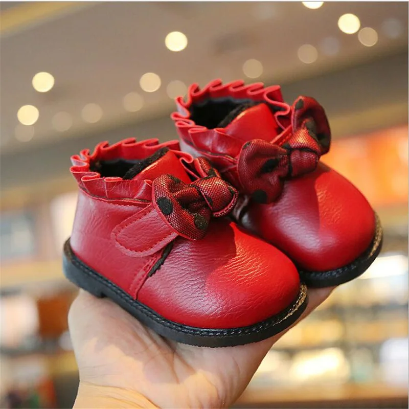 

hot winter Girls Fashion short boots Children soft-soled non-slip Warm boots Baby Plus velvet Cute dots Bow child Leather boots