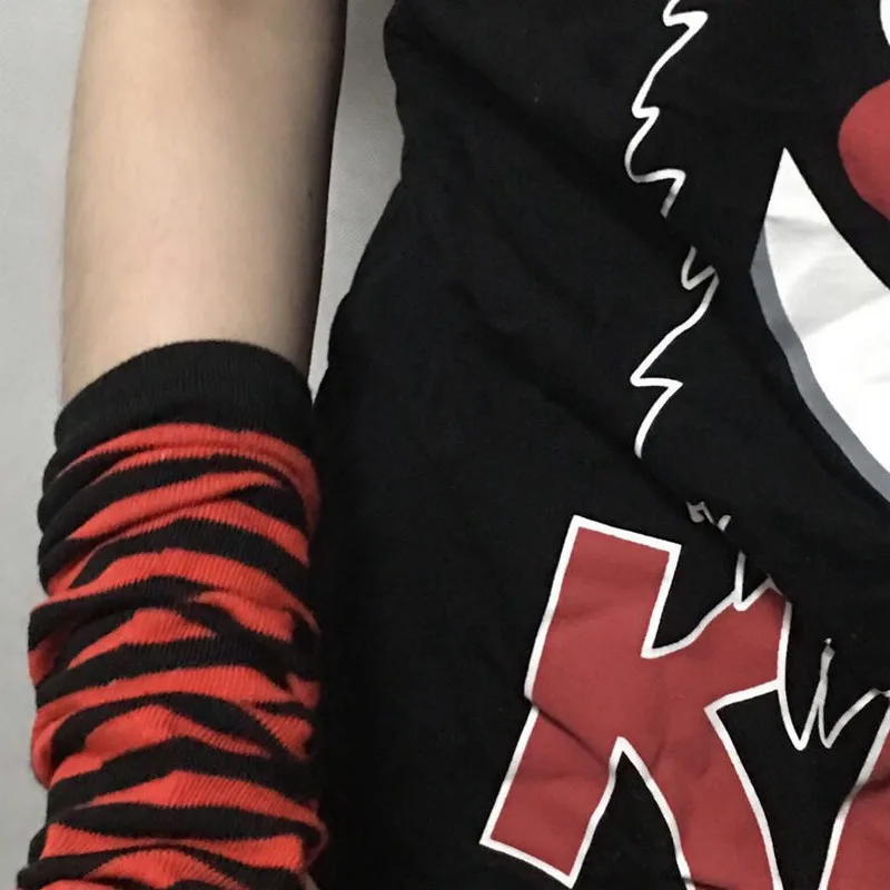 Девочка мягкие перчатки Хараджуку с открытыми пальцами рукава для мужчин и женщин, вязаные полосатые ложные на весну и лето.