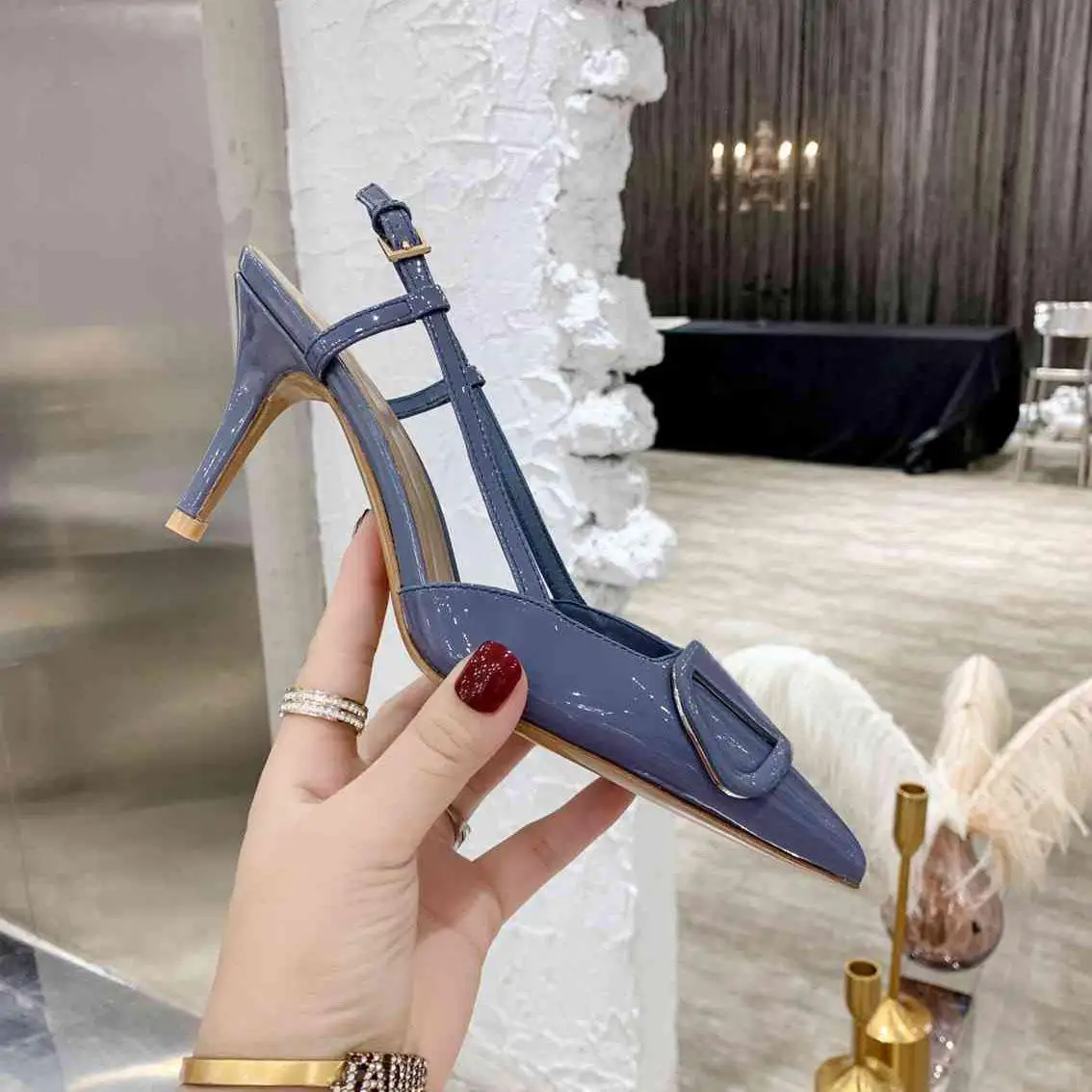 

Top Quality women shoes High Heels Sandals Nude Color Pointed Sandal Fashion Banquet Stylist Shoe Ladies Dress Shoess Studded Le