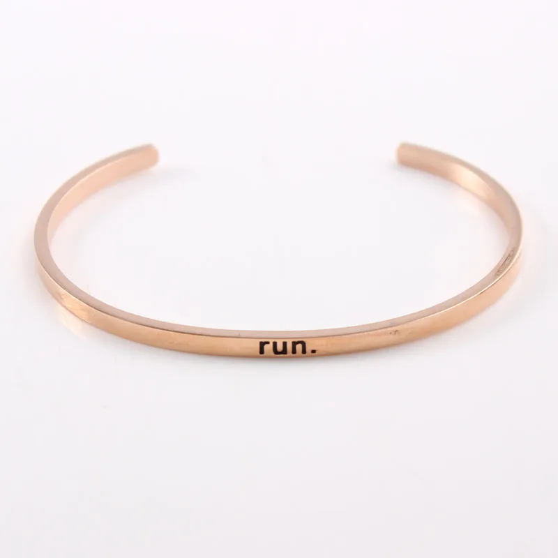 Ювелирные изделия от известного бренда браслет из розового золота с цитатами you