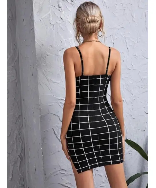 Женское клетчатое мини-платье на тонких бретельках с открытой спиной - купить по