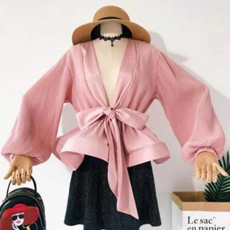 Женская шифоновая блузка TWOTWINSTYLE весенняя черная белая винтажная с V образным