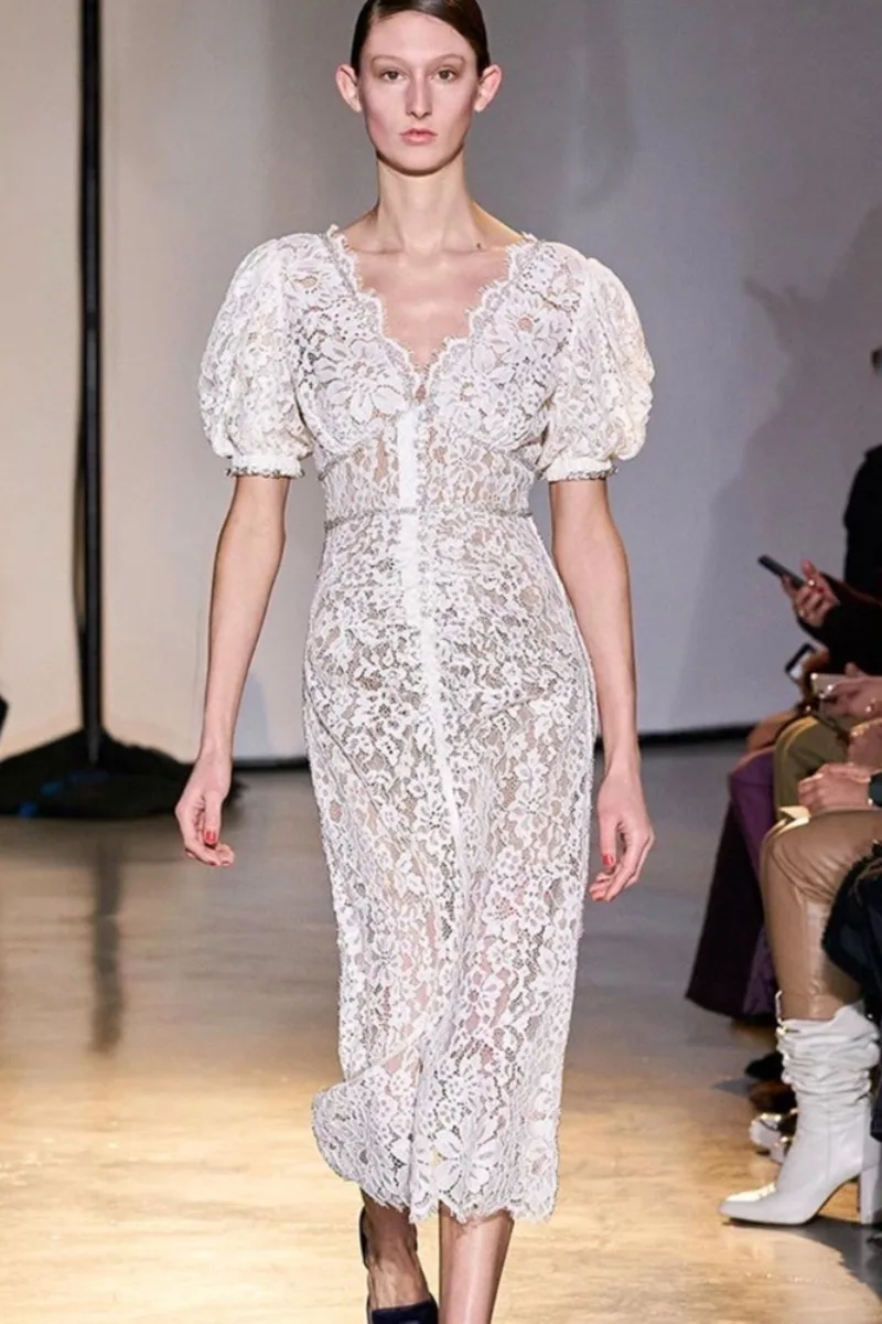 

Cool and cool women's wear advanced design of new 2021 Lace French V-neck dress
