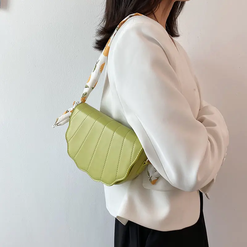 

Сумка на плечо для женщин, сумка через плечо для подмышек, Женская сумочка, кошелек на цепочке, женская сумка с лентой, модный рюкзак, седло и...