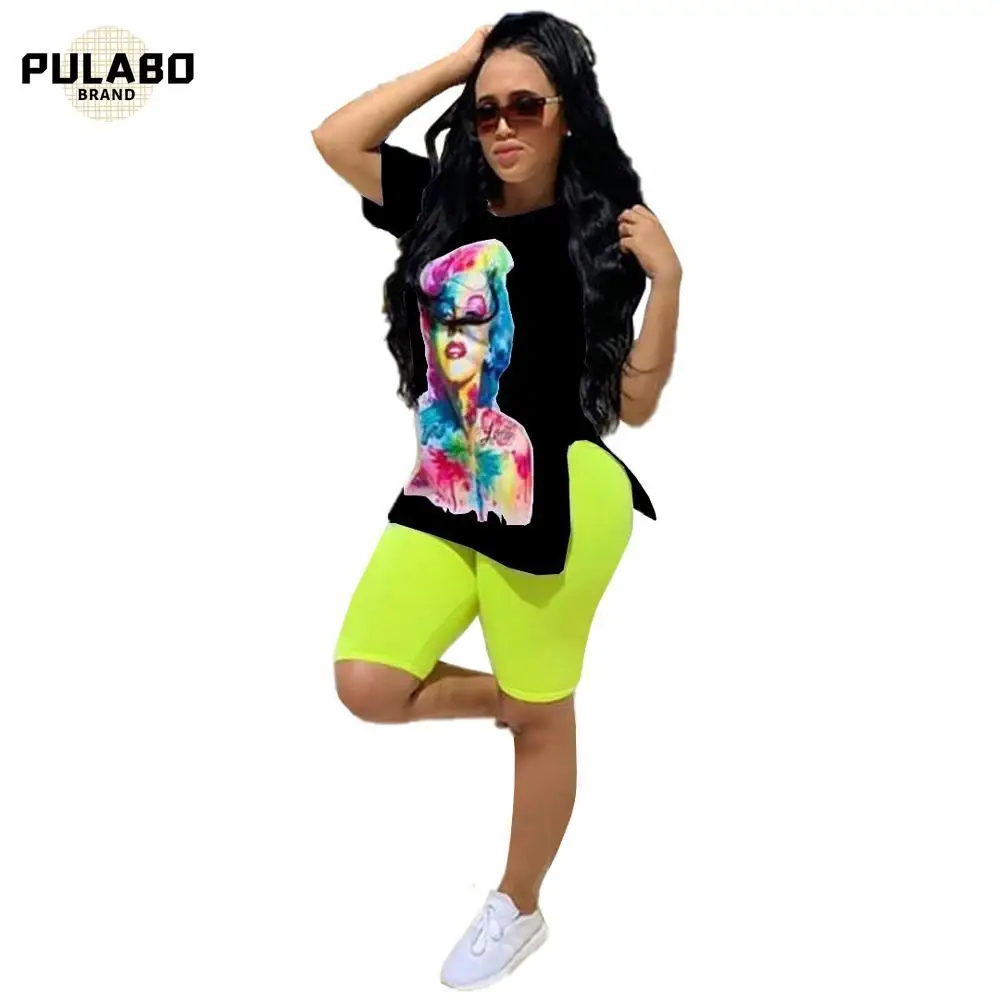 

Женский осенний комплект, футболка с разрезом сбоку и брюки-карандаш до колена с принтом персонажа, комплект из двух предметов, модный спорт...