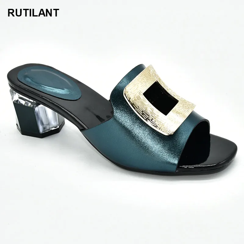 Новейшие женские туфли в африканском стиле тапочки с металлической отделкой и