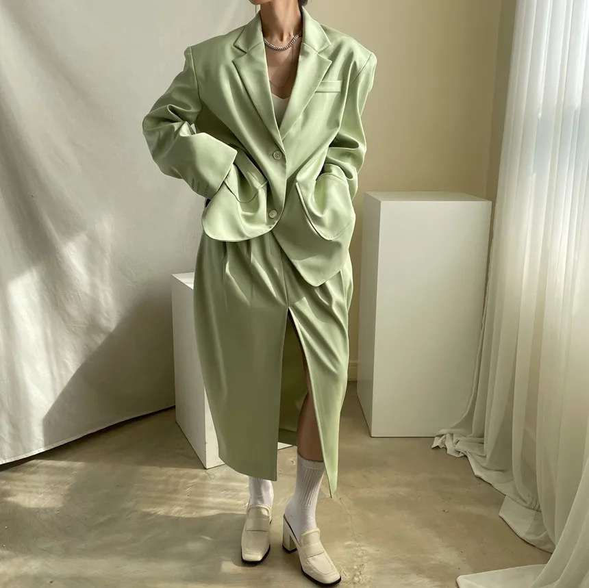 

Korea chic early autumn retro lapel loose long-sleeved suit jacket + high-waist straight slit skirt suit