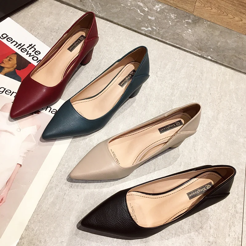 Весенние женские модельные туфли Водонепроницаемые с острым носком Женские