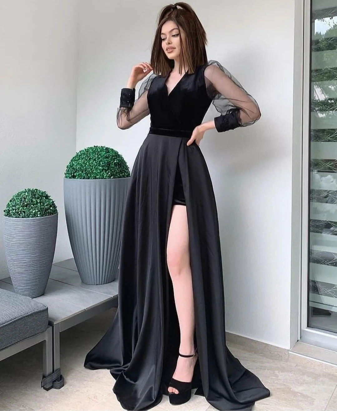 

Sexy Long Sleeve Satin Black Under skirt Prom Dresses with Slit A-Line Zipper Back Floor Length Robe De Soiree Formal Party Gown