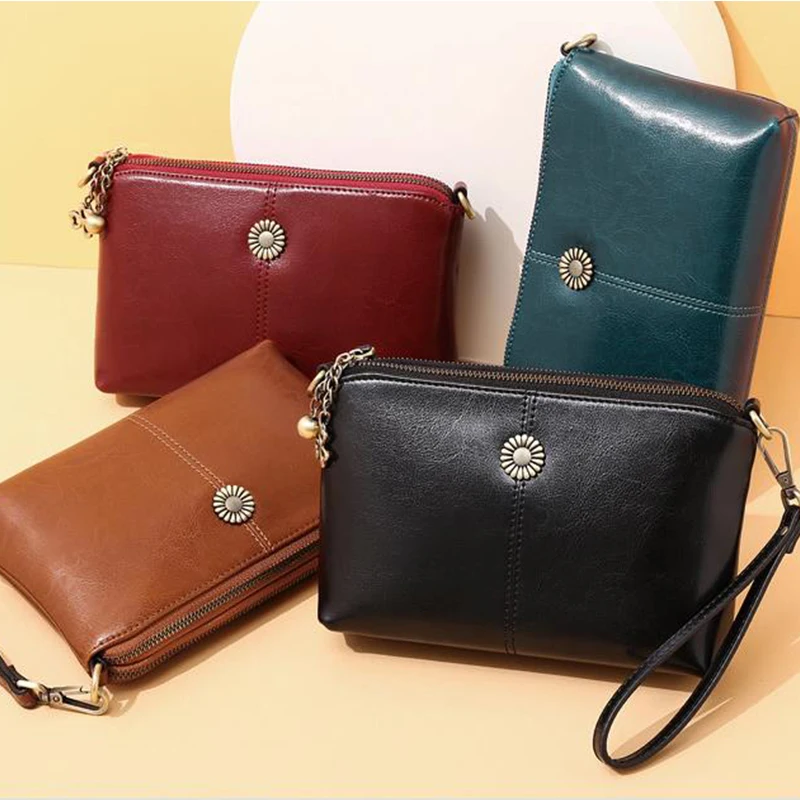 

Ladies Fashion Leather Soft Leather All-match One-shoulder Messenger Small Bag Sunflower Pendant Clutch Oil Wax Leather Bag